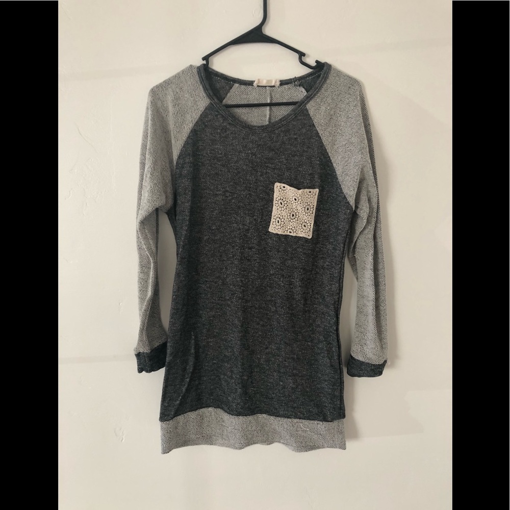 Long sleeve sweater with flower patterned pocket